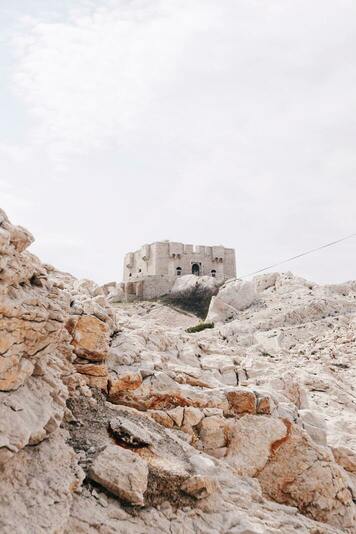 Historic site: 'Fort de Pomègues' --- District 7