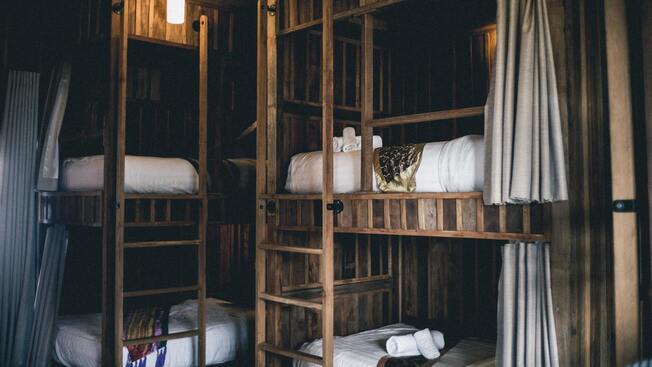 Photo of a inn room in 'Inn Le Panier' with two set of two superimposed beds (total four beds) --- Overnight from 23 euros --- Opinion: 4 stars --- District 2