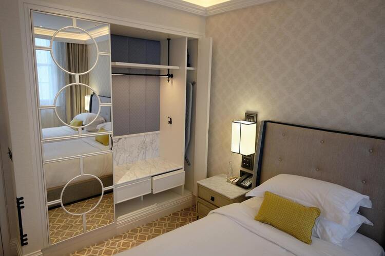 Photo of a hotel room in 'Les mouettes' with one simple bed --- Overnight from 76 euros --- Opinion: 4 stars